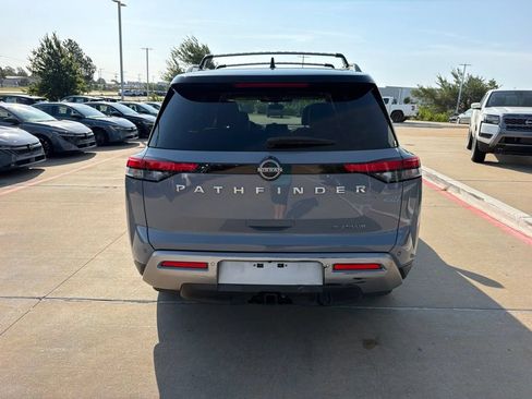 Used 2023 Nissan Pathfinder Platinum FWD image 4