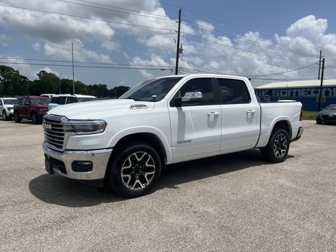 Used 2025 RAM 1500 Laramie AWD/4WD image 4