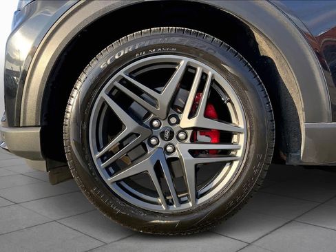 Used 2025 Ford Explorer ST image 11