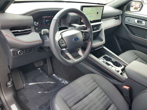 Used 2025 Ford Explorer ST-Line w/ ST-Line Street Pack AWD/4WD image 6