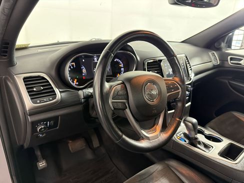 Used 2019 Jeep Grand Cherokee Altitude image 4