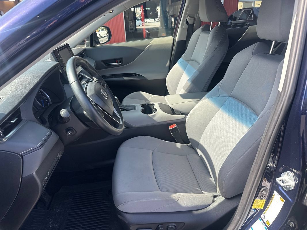 Used 2021 Toyota Venza LE AWD/4WD image 10