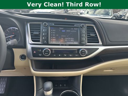 Used 2016 Toyota Highlander Limited AWD/4WD image 32
