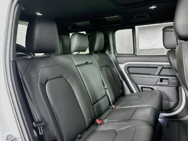 New 2026 Land Rover Defender 110 X-Dynamic SE AWD/4WD image 24