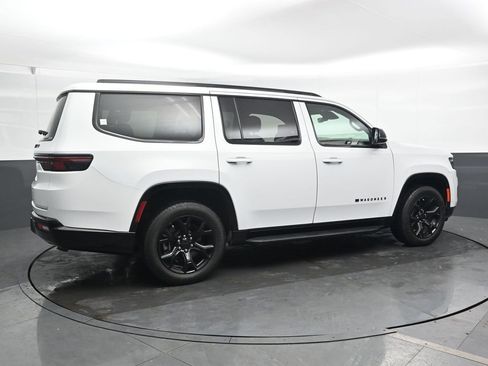 Used 2025 Jeep Wagoneer Series II image 2