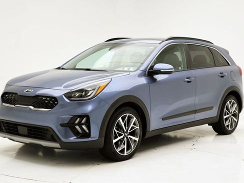 Used 2020 Kia Niro Touring image 2