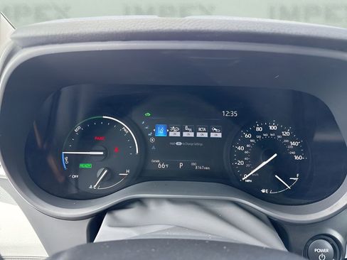 Used 2025 Toyota Sienna LE FWD image 25