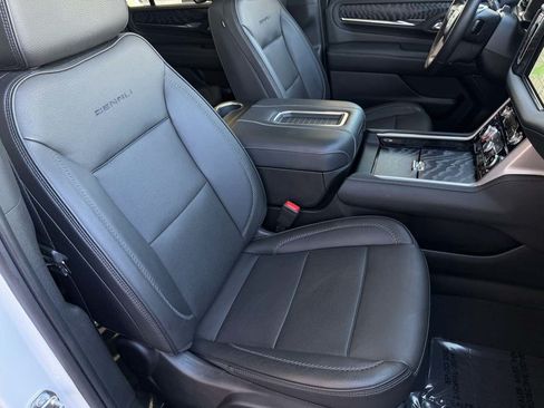 Used 2023 GMC Yukon XL Denali w/ Advanced Technology Package AWD/4WD image 25