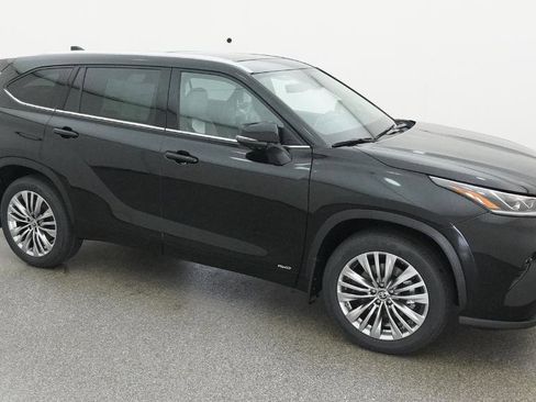 New 2026 Toyota Highlander Platinum AWD/4WD image 9