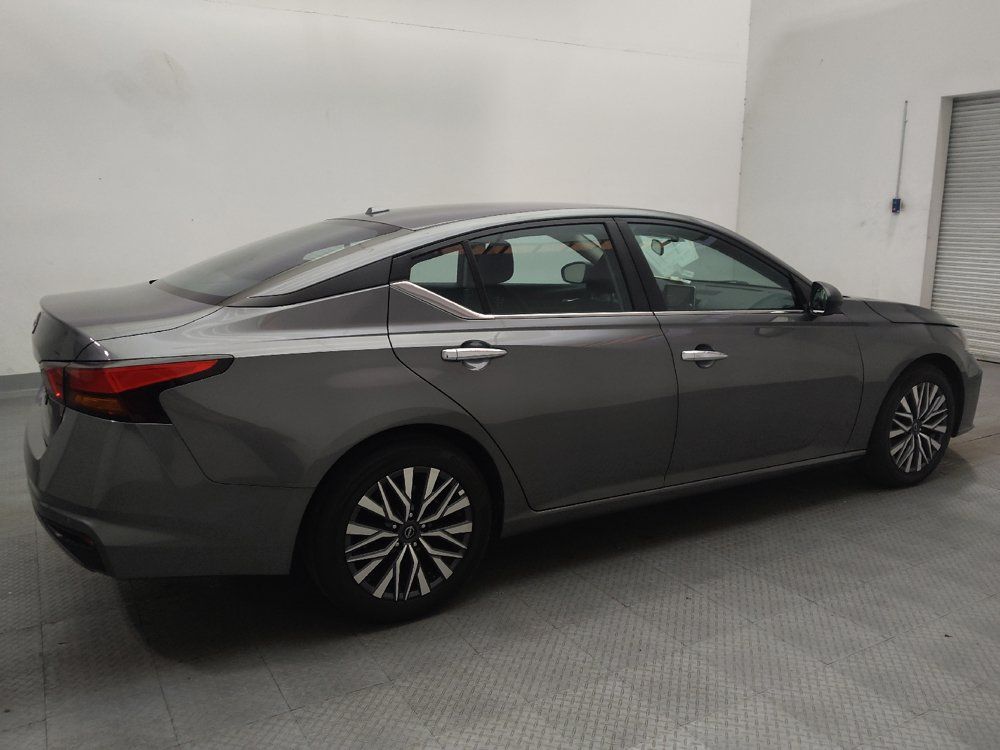 Used 2025 Nissan Altima 2.5 SV FWD image 10