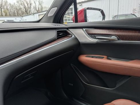 Used 2025 Cadillac XT5 Sportv w/ Technology Package image 30