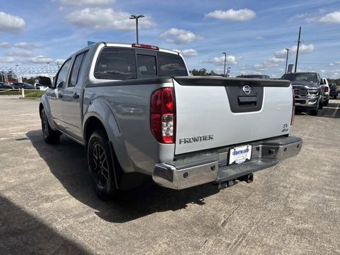 Used 2019 Nissan Frontier SV w/ Value Truck Package image 5