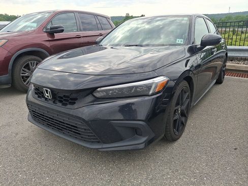 Used 2023 Honda Civic Sport image 3