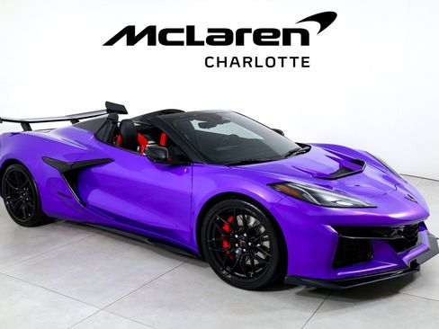 Used 2025 Chevrolet Corvette Z06 w/ Stealth Interior Trim Package RWD image 2