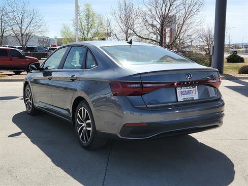 Used 2025 Volkswagen Jetta SE image 4