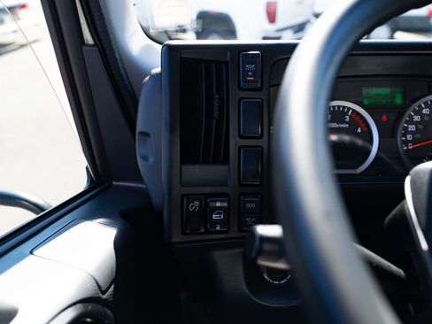 Used 2023 Isuzu NPR RWD image 12