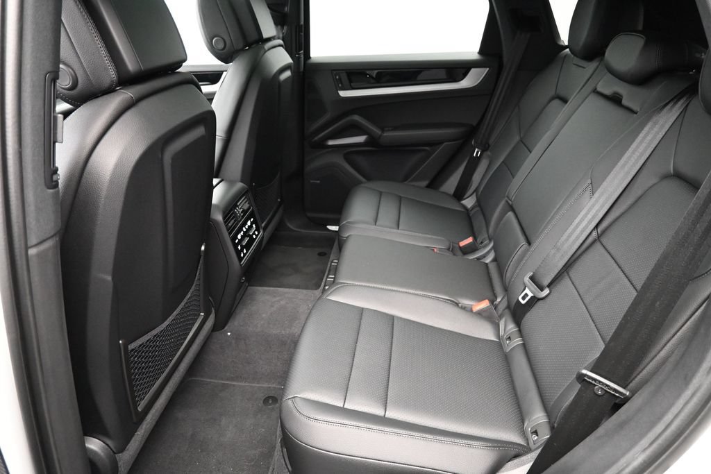Certified 2026 Porsche Cayenne E-Hybrid AWD/4WD image 7