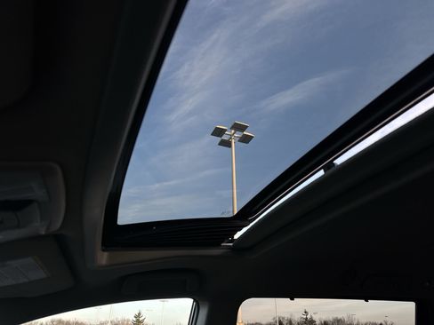 Used 2017 Toyota Sienna XLE image 19