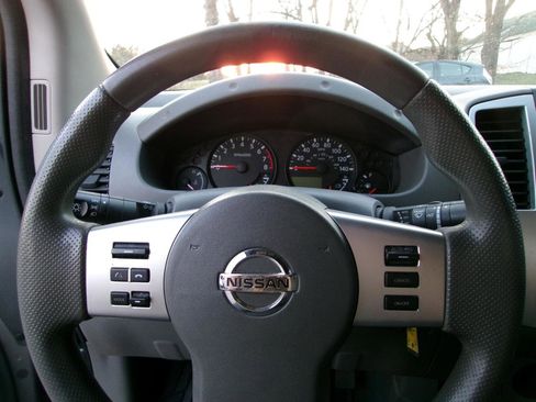 Used 2018 Nissan Frontier SV image 14