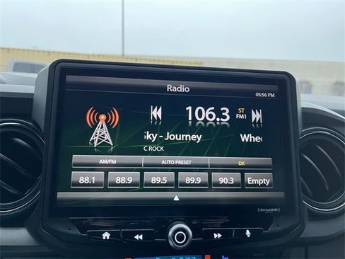 Used 2017 Toyota Tacoma TRD Sport image 22