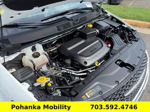 Used 2024 Chrysler Pacifica Touring-L FWD image 33