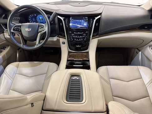 Used 2020 Cadillac Escalade Luxury AWD/4WD image 16