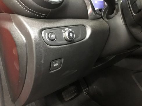 Used 2023 Chevrolet Blazer LT image 9