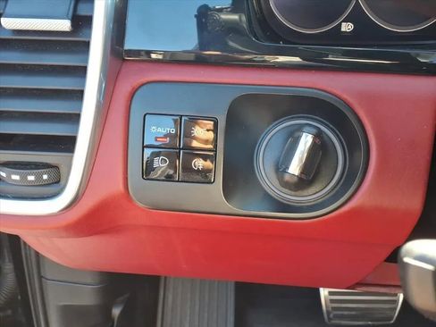 Used 2021 Porsche Cayenne S image 18