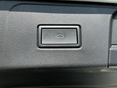 Used 2023 Volkswagen Atlas SE w/ Panoramic Sunroof Package FWD image 25