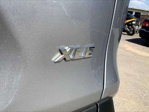Used 2022 Toyota RAV4 XLE Premium FWD image 10