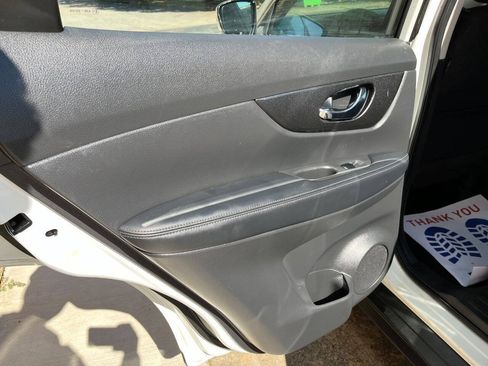 Used 2017 Nissan Rogue S AWD/4WD image 21