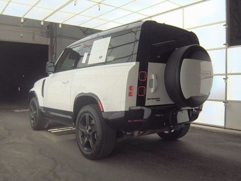 Used 2023 Land Rover Defender 90 X-Dynamic SE image 4