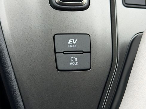 New 2026 Lexus UX 300h AWD image 17