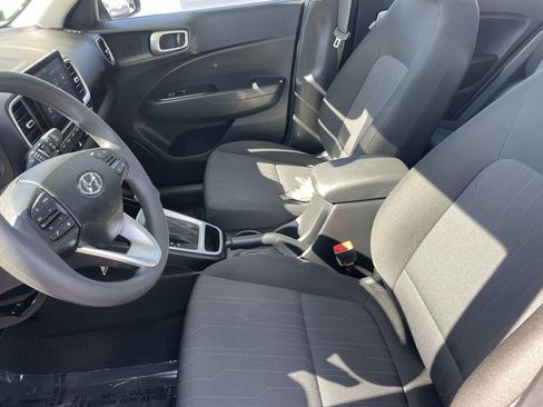 Certified 2025 Hyundai Venue SE image 20