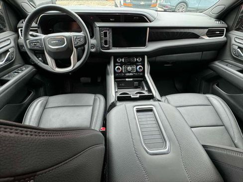 Used 2024 GMC Yukon XL Denali image 11