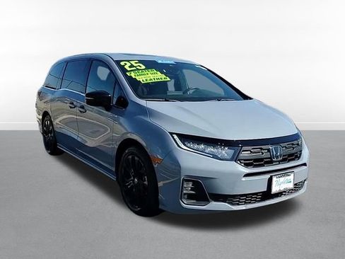 Used 2025 Honda Odyssey Sport-L image 3