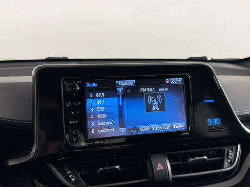Used 2018 Toyota C-HR XLE FWD image 36