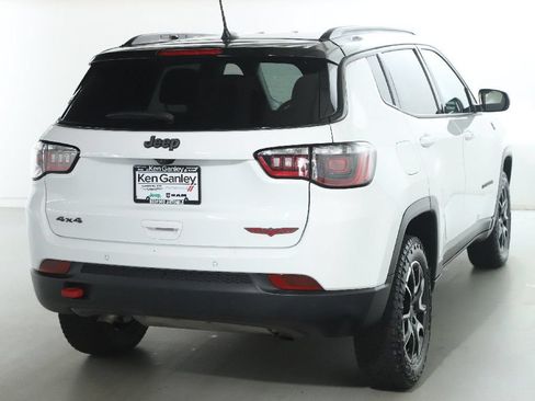 Used 2025 Jeep Compass Trailhawk AWD/4WD image 47