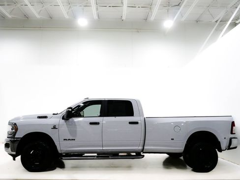 Used 2024 RAM 3500 Big Horn AWD/4WD image 4