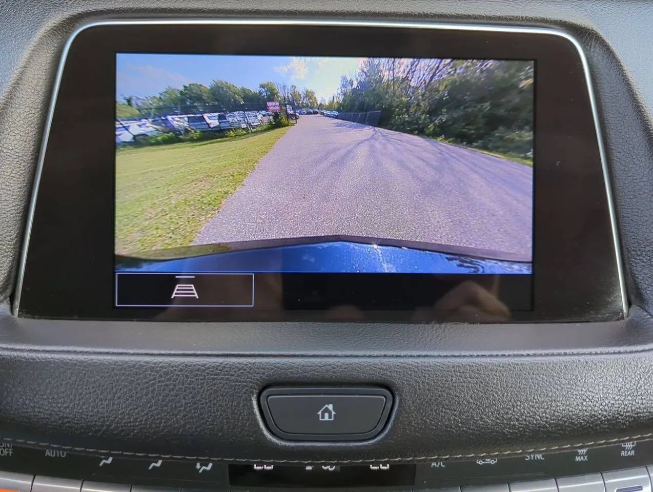 Used 2023 Cadillac XT4 Luxury w/ Cold Weather Package AWD/4WD image 16