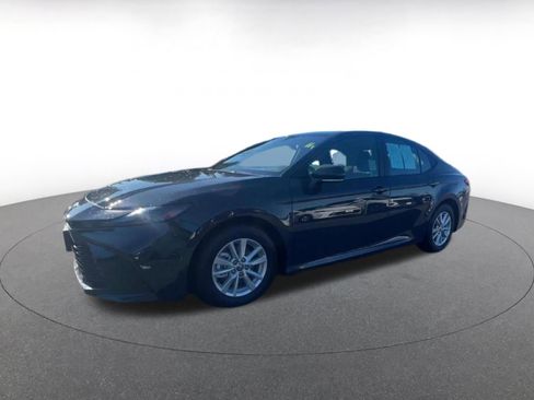 Used 2025 Toyota Camry LE image 8