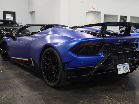 Used 2019 Lamborghini Huracan Performante AWD/4WD image 4