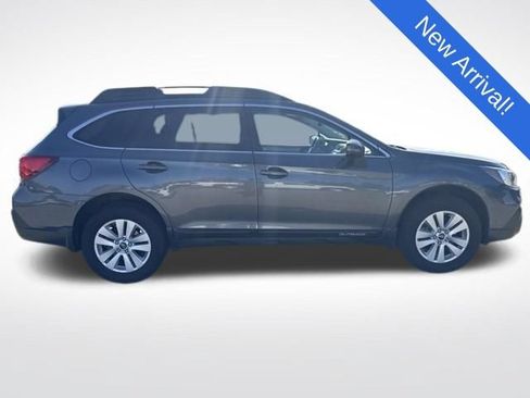 Used 2019 Subaru Outback 2.5i Premium w/ Popular Package #2 AWD/4WD image 8