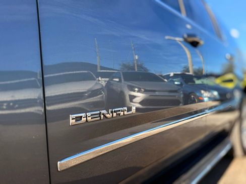 Used 2018 GMC Yukon XL Denali w/ Enhanced Security Package image 13