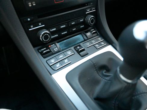 Used 2021 Porsche 718 Boxster S image 31