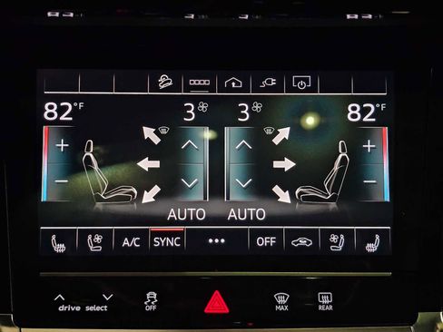 Used 2023 Audi e-tron Premium Plus w/ Premium Plus Package image 31