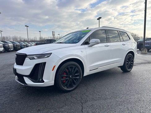 Used 2022 Cadillac XT6 Sport image 2