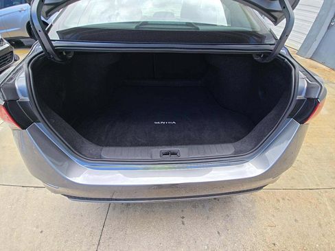 Used 2025 Nissan Sentra SV FWD image 11