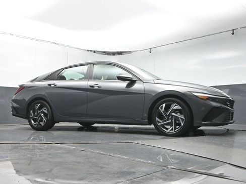 Used 2024 Hyundai Elantra Limited image 27