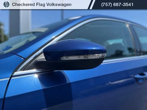 Used 2017 Volkswagen Passat 1.8T SEL Premium FWD image 2